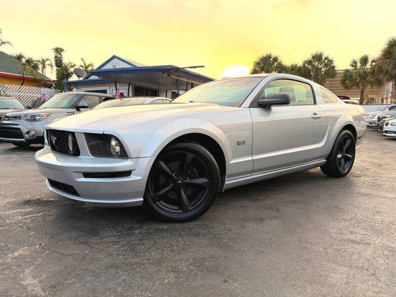 2005 Ford Mustang GT Deluxe
