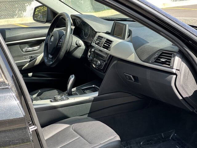 2017 BMW 3 Series 320i