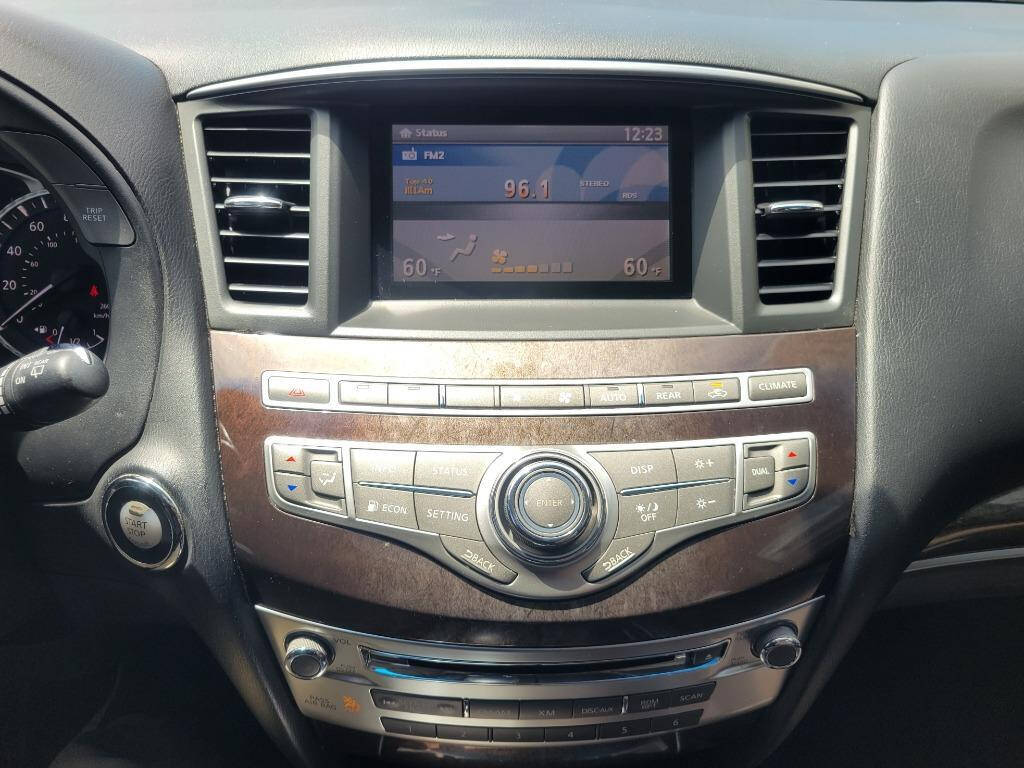 2014 INFINITI QX60 for sale at DAGO'S AUTO SALES LLC in Dalton, GA