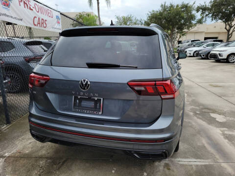 2022 Volkswagen Tiguan SE R-Line Black