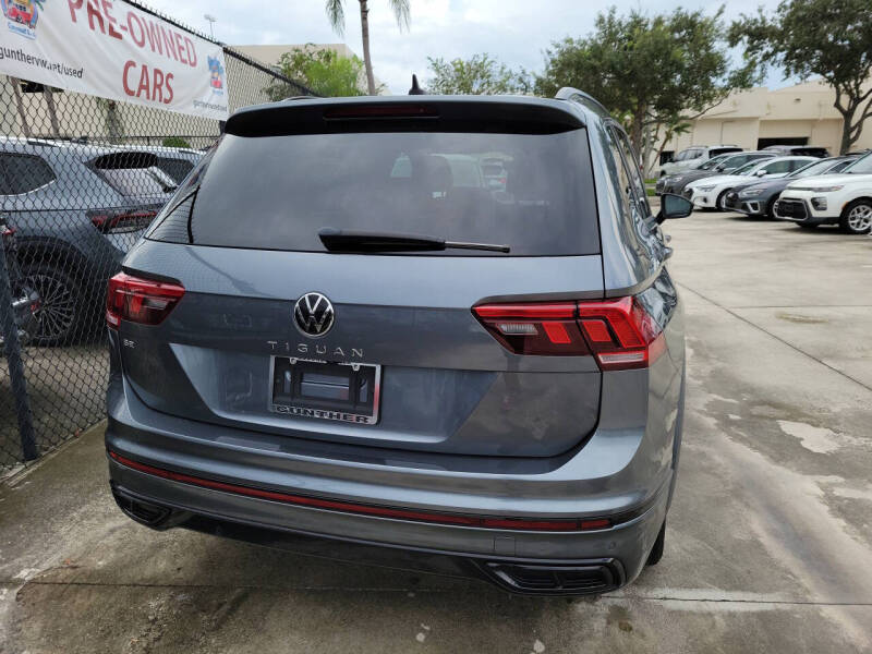 2022 Volkswagen Tiguan SE R-Line Black