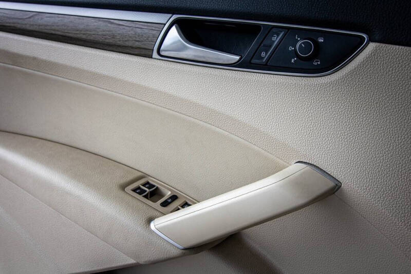 2017 Volkswagen Passat 1.8T SEL Premium