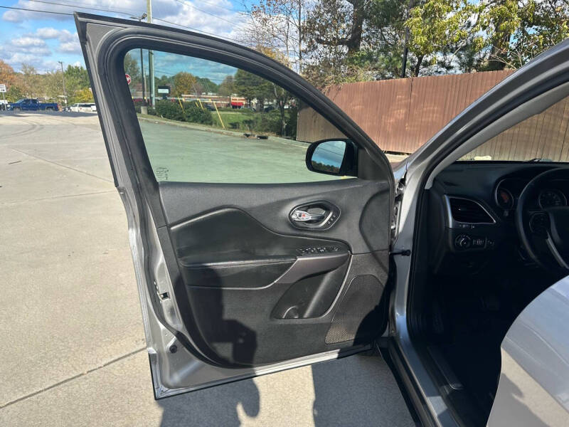 2019 Jeep Cherokee Limited photo 14