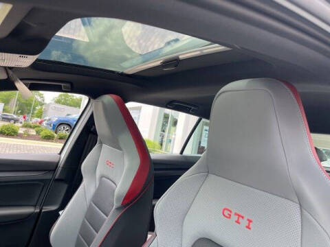 2025 Volkswagen Golf GTI SE