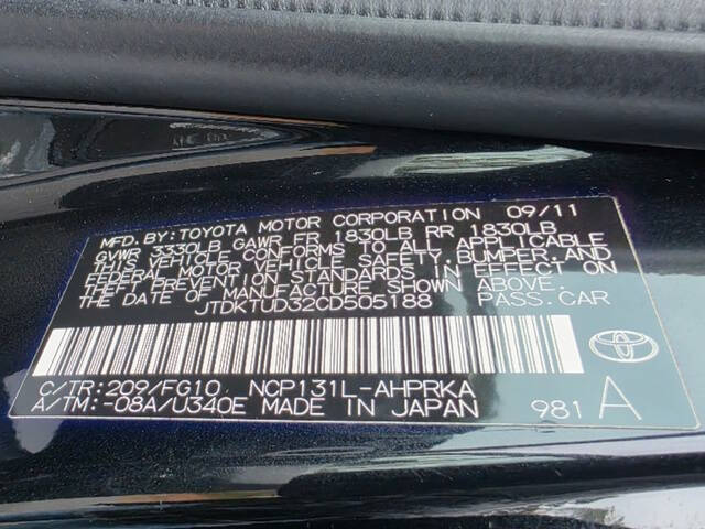 2012 Toyota Yaris 5-Door LE