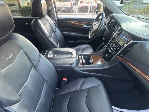 2016 Cadillac Escalade Luxury Collection