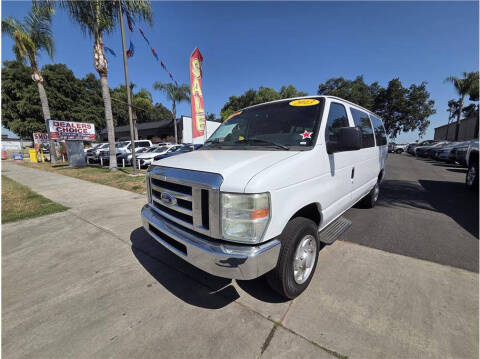 2013 Ford E-Series E-150 XLT Photo