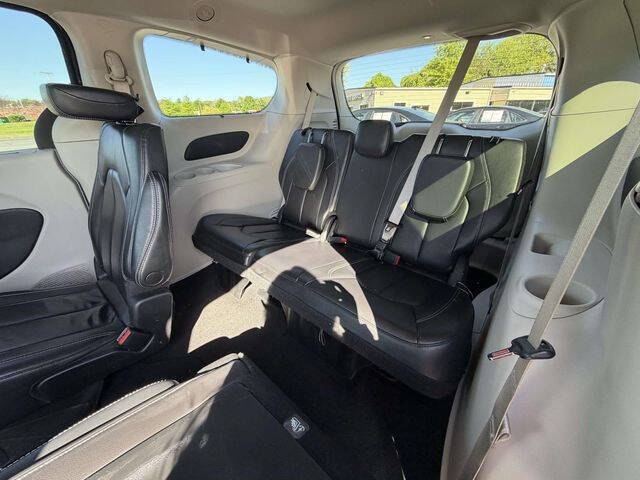 2022 Chrysler Pacifica Touring L