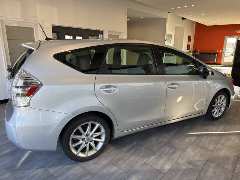 2014 Toyota Prius v Five