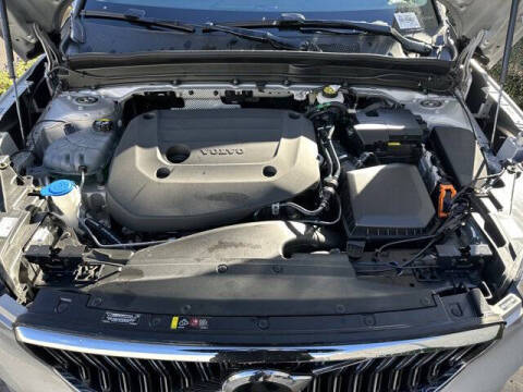 2025 Volvo XC40 B5 Core Bright Theme