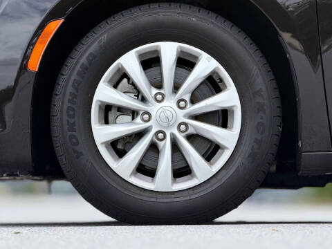 2017 Chrysler Pacifica Touring-L