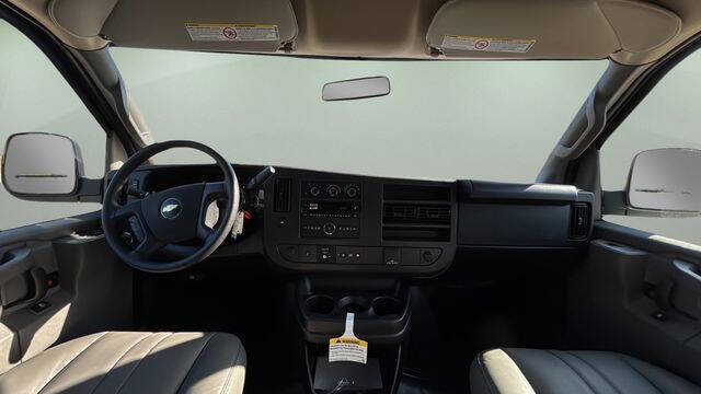 2025 Chevrolet Express 2500