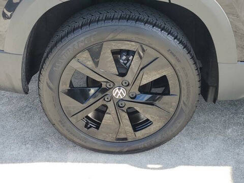 2025 Volkswagen Taos SE