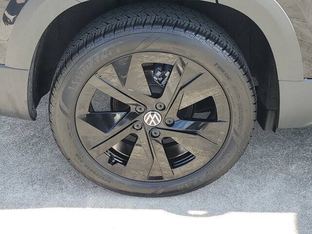 2025 Volkswagen Taos SE