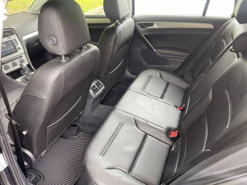 2017 Volkswagen Golf SportWagen