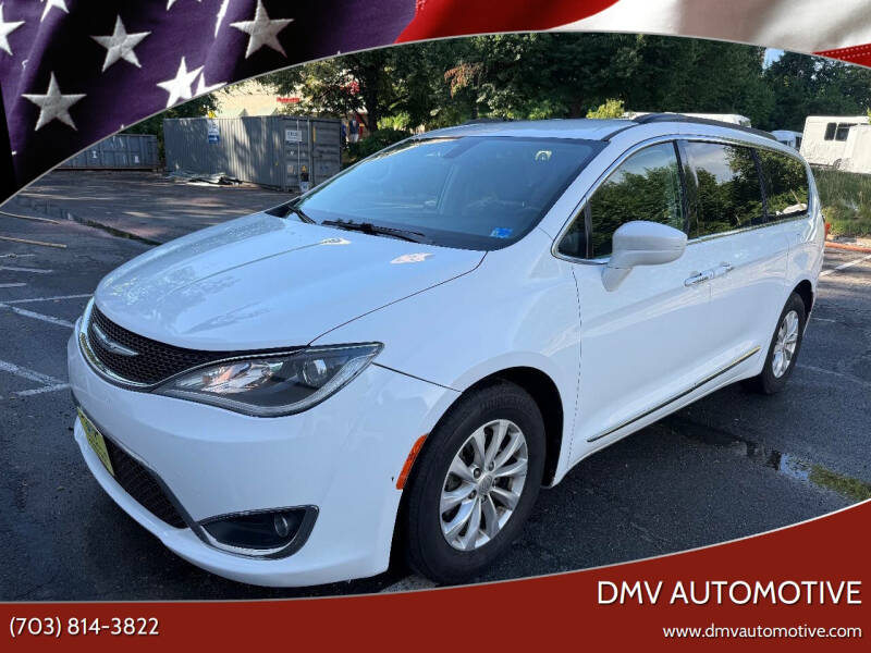 2017 Chrysler Pacifica Touring-L's photo