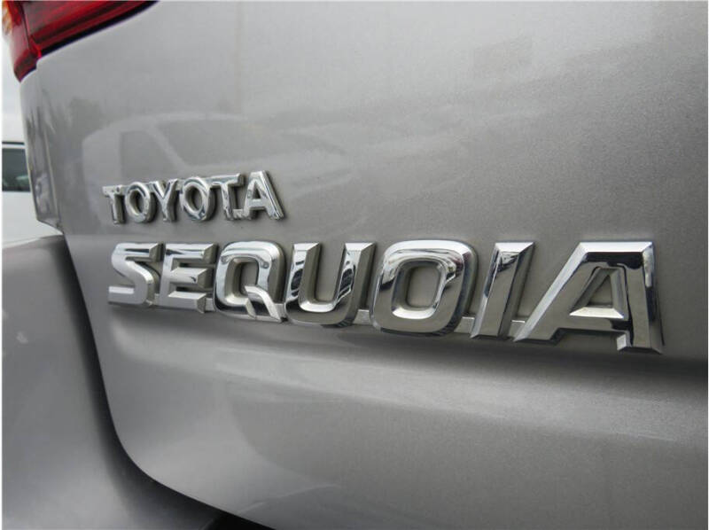 2004 Toyota Sequoia SR5