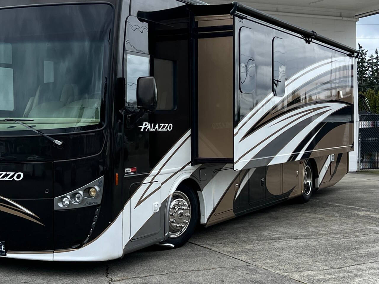 2016 Thor Motor Coach Palazzo for sale at Simple Car Company in Oak Harbor, WA