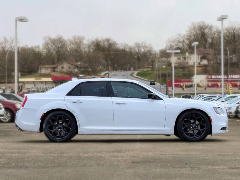2019 Chrysler 300