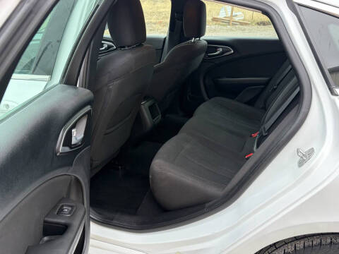 2016 Chrysler 200 LX