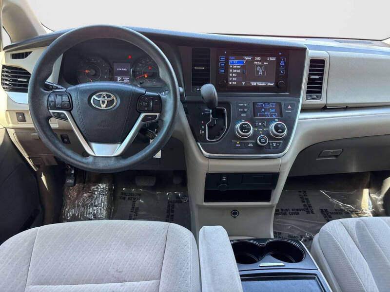 2017 Toyota Sienna LE 8-Passenger