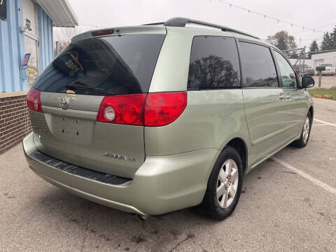 2009 Toyota Sienna LE 8-Passenger