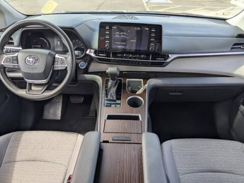 2021 Toyota Sienna LE 8-Passenger