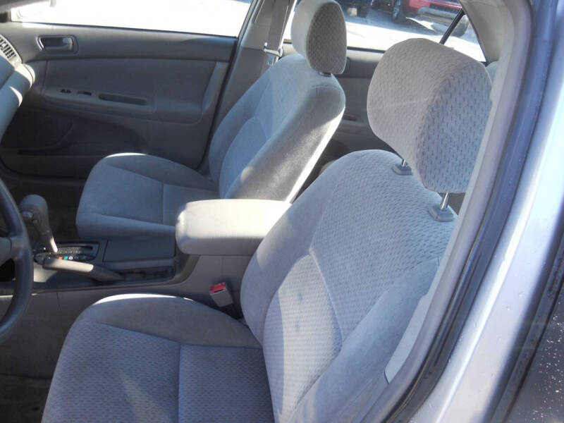 2003 Toyota Camry LE photo 15