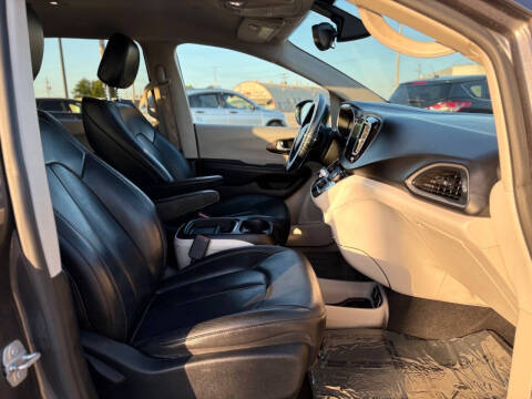 2017 Chrysler Pacifica Touring-L