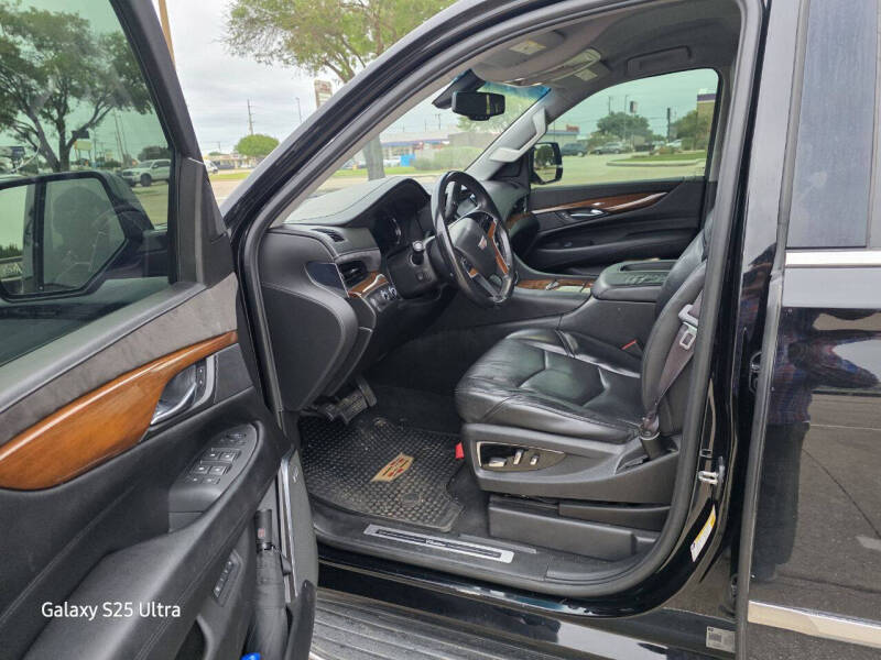 2017 Cadillac Escalade Standard