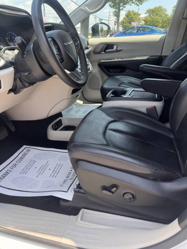 2023 Chrysler Pacifica Touring L