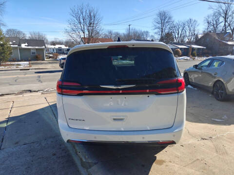 2025 Chrysler Pacifica Select