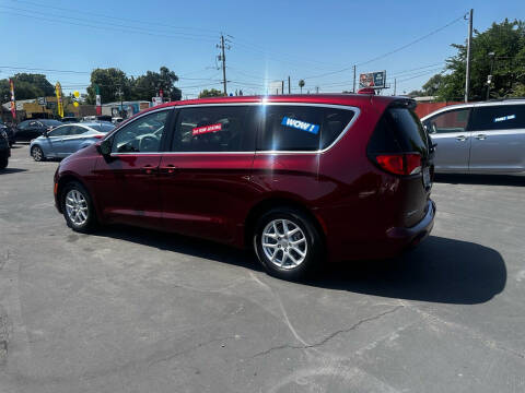 2017 Chrysler Pacifica LX