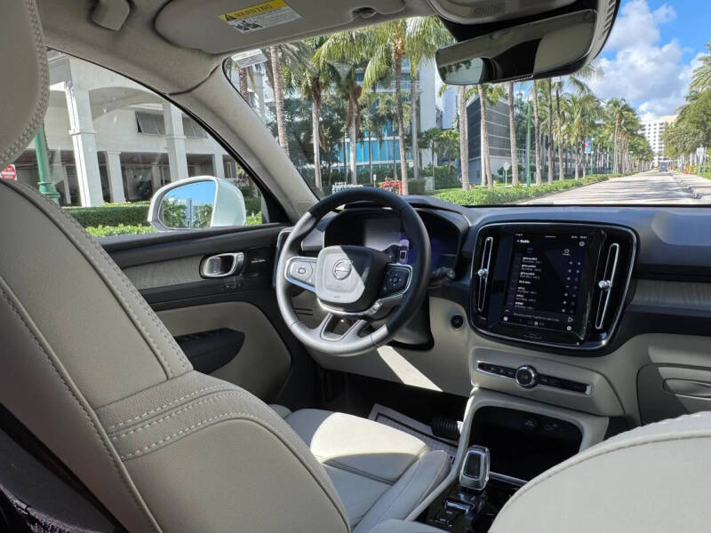 2024 Volvo XC40 B5 Plus Bright Theme