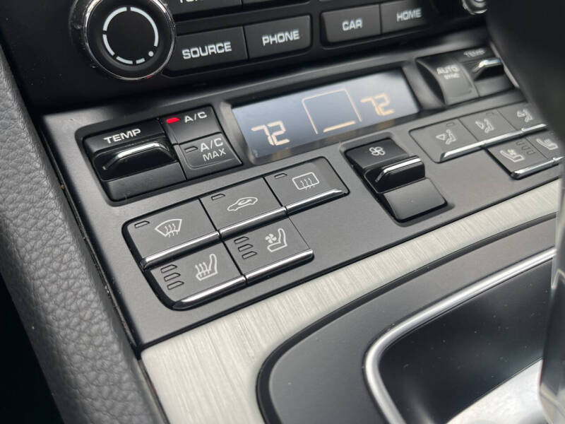 2018 Porsche 911 Carrera