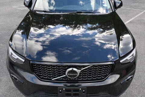 2025 Volvo XC40 B5 Plus Dark Theme