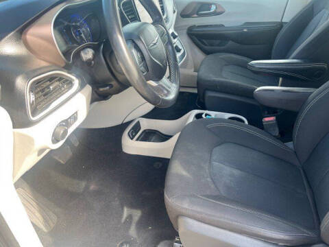 2022 Chrysler Voyager LX