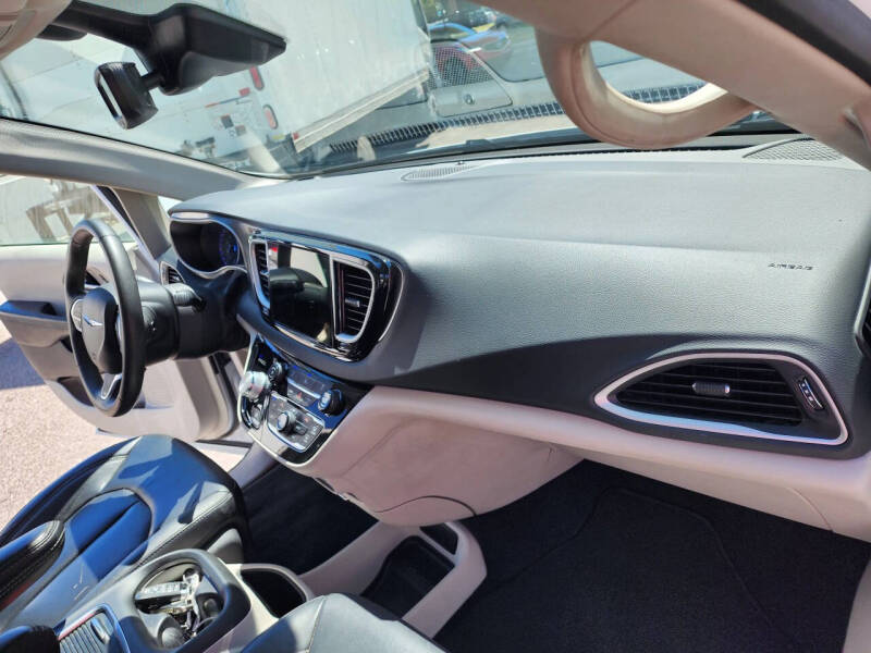 2022 Chrysler Pacifica Touring L