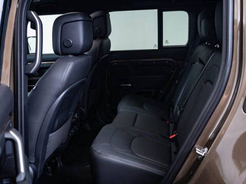 2025 Land Rover Defender 110 P500 X-Dynamic SE