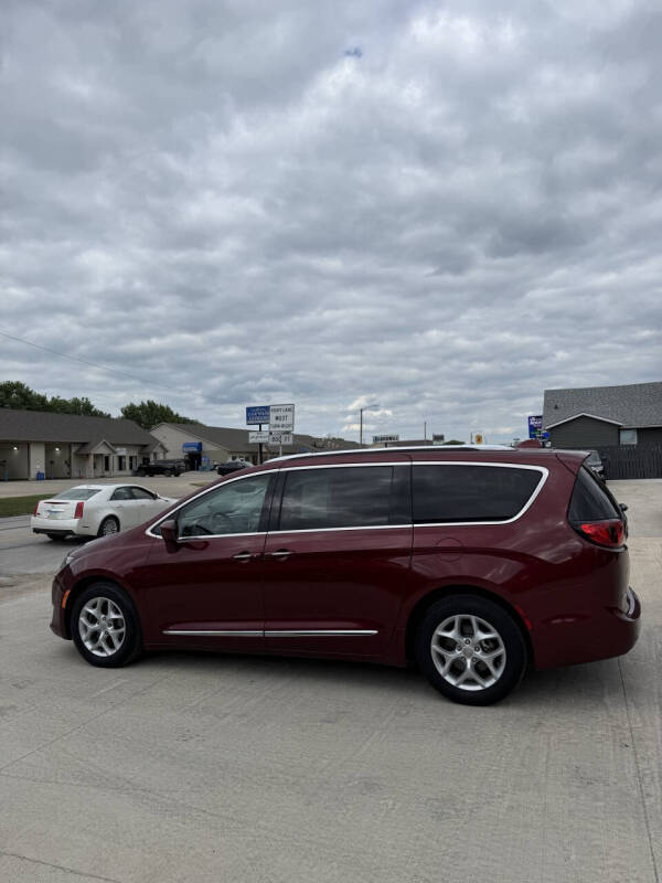 2017 Chrysler Pacifica Touring-L Plus
