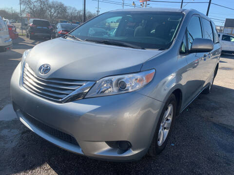 2017 Toyota Sienna for sale at H & H AUTO SALES in San Antonio TX