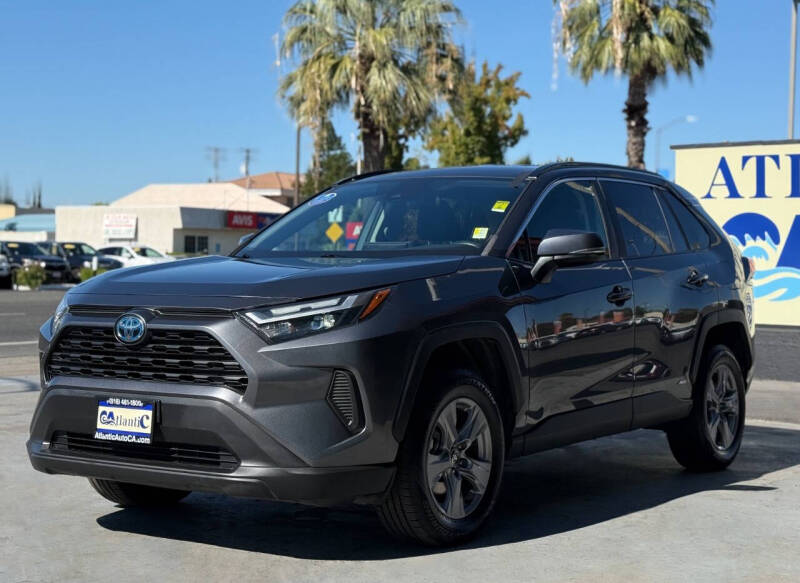 2023 Toyota RAV4 XLE's photo