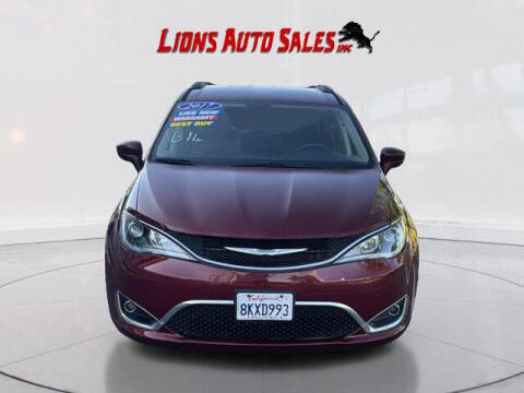 2017 Chrysler Pacifica Touring-L