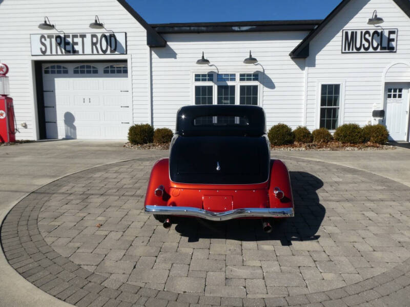 1933 Ford Custom Deluxe