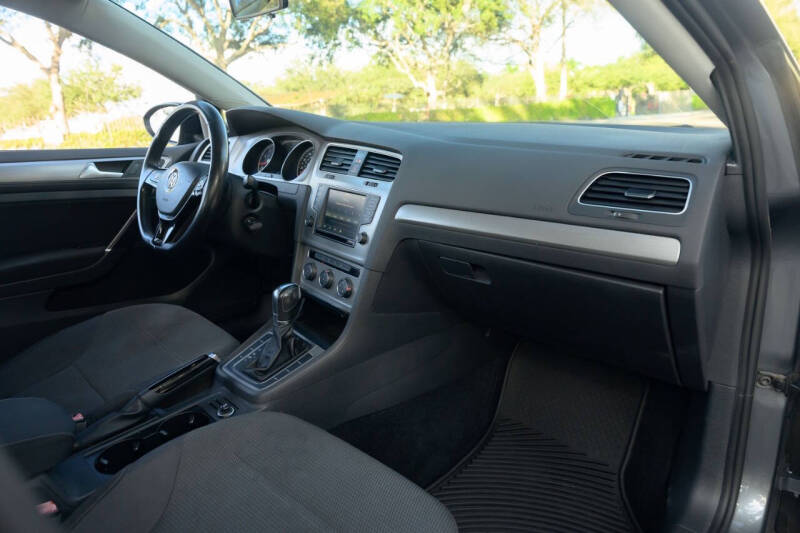 2017 Volkswagen Golf TSI S