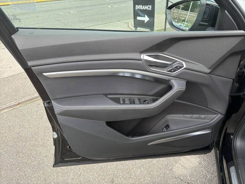 2019 Audi e-tron quattro Premium Plus