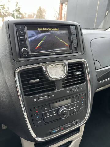 2013 Chrysler Town and Country Touring