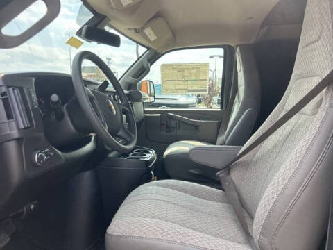 2025 Chevrolet Express 2500