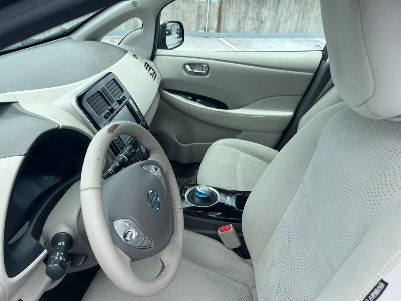 2015 Nissan LEAF SV