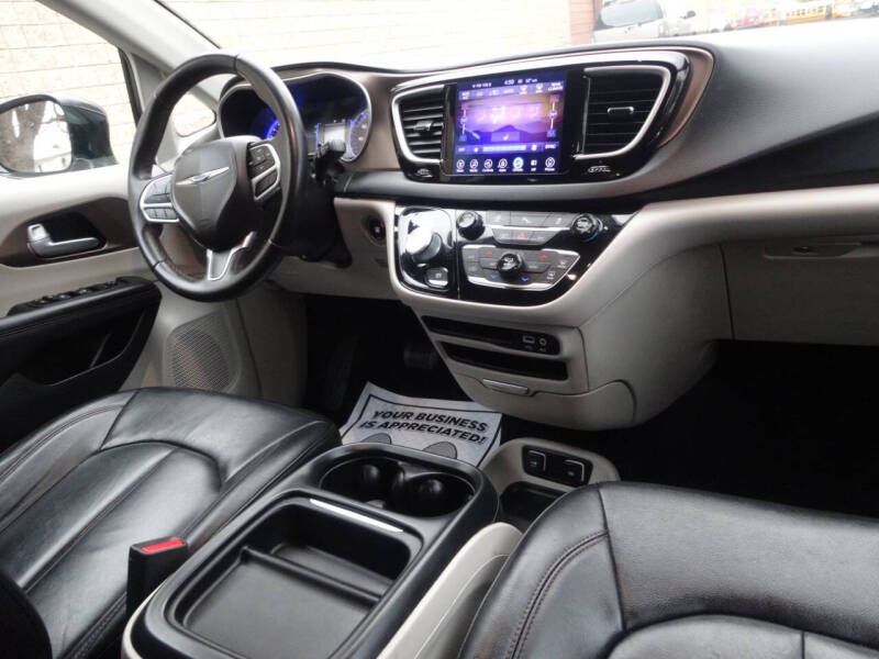 2017 Chrysler Pacifica Touring-L
